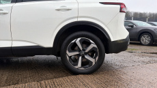 Nissan Qashqai 1.3 DiG-T MH 158 N-Connecta 5dr 4WD Xtronic Petrol Hatchback